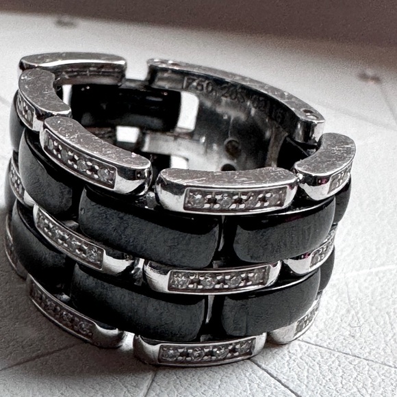 ✨ Stunning One Of A Kind CHANEL Ultra Diamond Black Ceramic 18k White Gold Ring - Picture 7 of 16